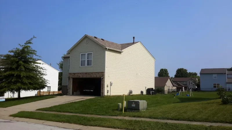 This shingle along with the shadow lines gives the roof beautiful dimensions.