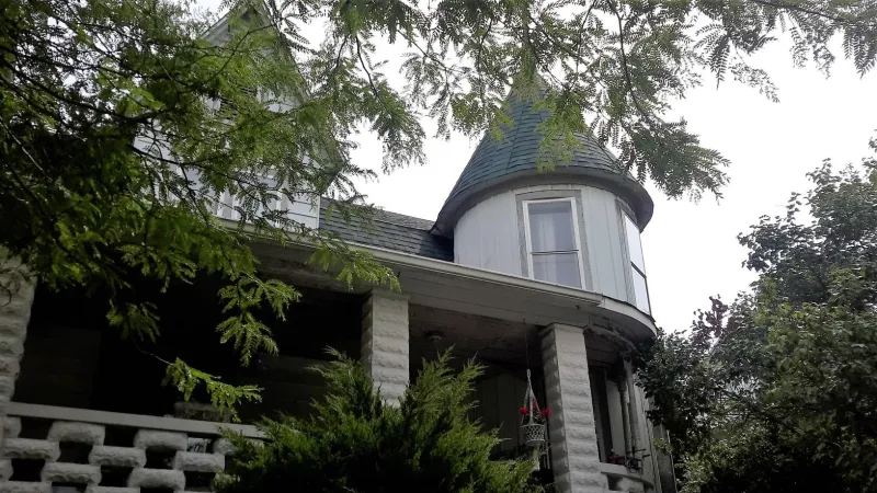 The Duration shingle is warranted for up to 130 mph wind gusts.