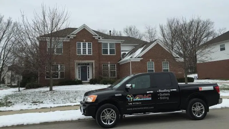 The Duration shingles in the Driftwood color complement the earth tone exterior of the house.