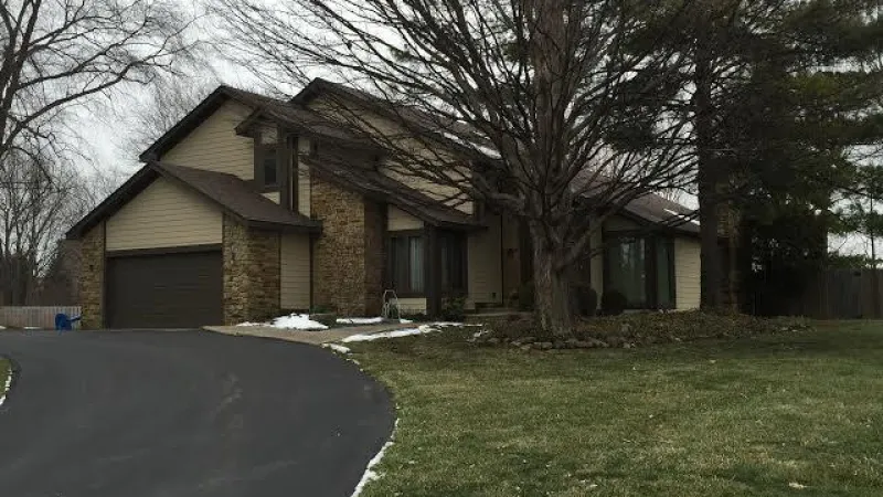 This Duration shingle is in the beautiful Teak color.