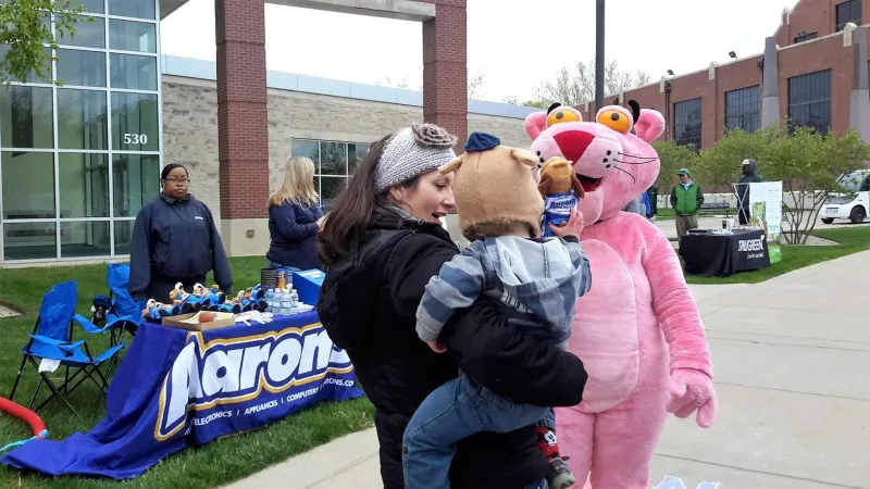 A baby meeting panther for the first time! Everyone loves panther.