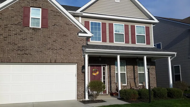 The beauty of the Duration shingle, with its dimensional appearance and shadow lines, gives you that shake shingle look.