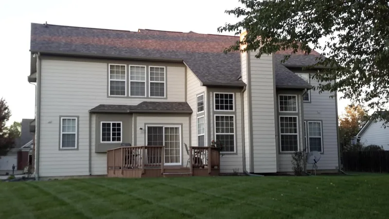 The Driftwood color of the Duration shingle is a perfect complement to this home's exterior.