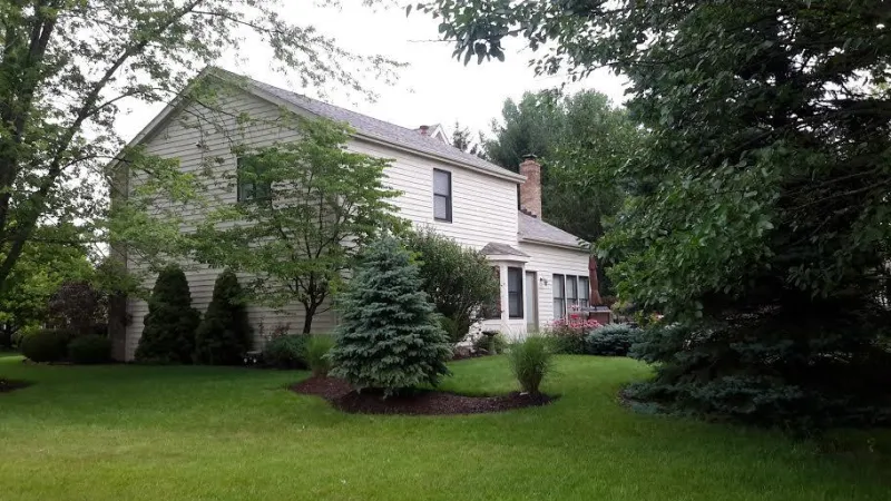 Roof It Forward is a Platinum Preferred Owens Corning Contractor. This elite-level program only chooses the area's best and most qualified contractors. Roof It Forward is also the winner of the 2016 Owens Corning Spirit award.