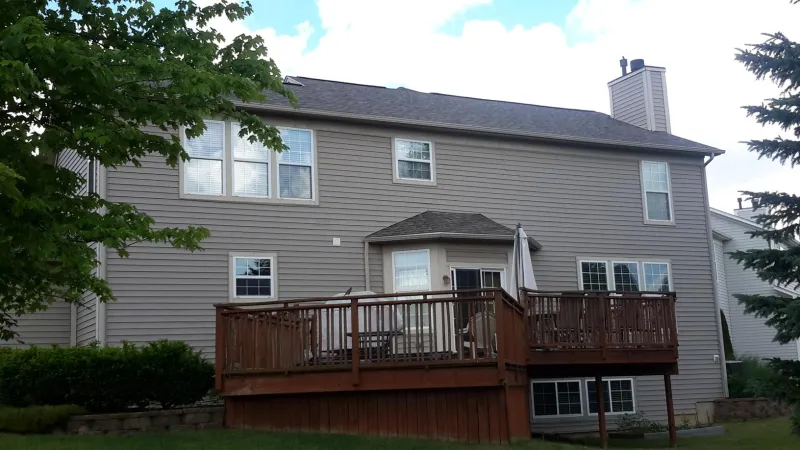 The Driftwood color of the Duration shingle is a perfect complement to this home's exterior.