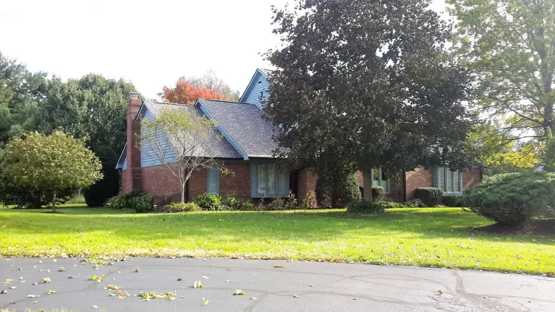 This shingle along with the shadow lines gives the roof beautiful dimensions.