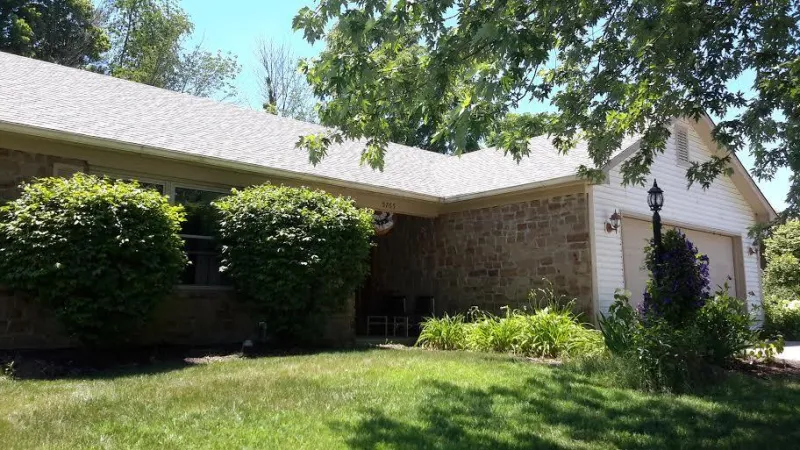 This advanced shingle carries a 130 mph wind warranty. With the SureNail Technology of Owens Corning, you can rest assured your home is well protected from the elements.