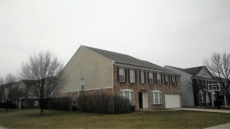 These are the Owens Corning Duration Shingles in the Sand Dune color. These shingles have a 130 mph wind gust warranty. The built-in SureNail Technology gives us a triple bond nailing surface for more strength.
