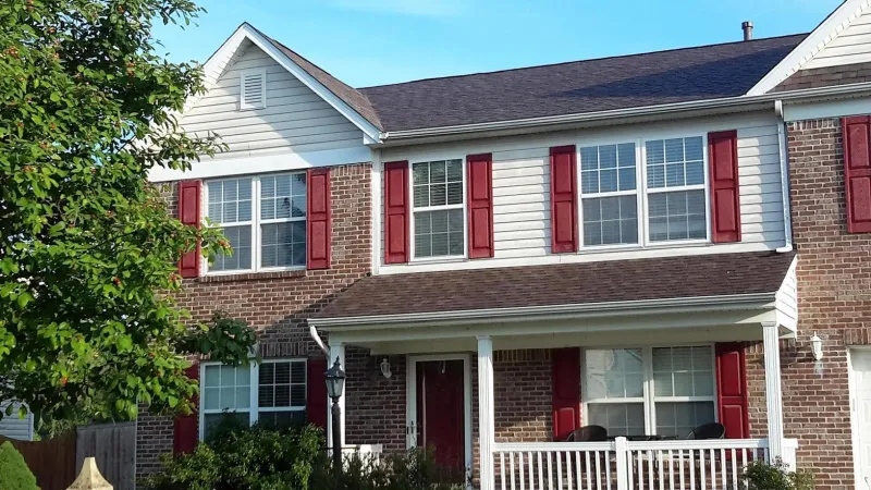 This gorgeous new roof adds amazing curb appeal!