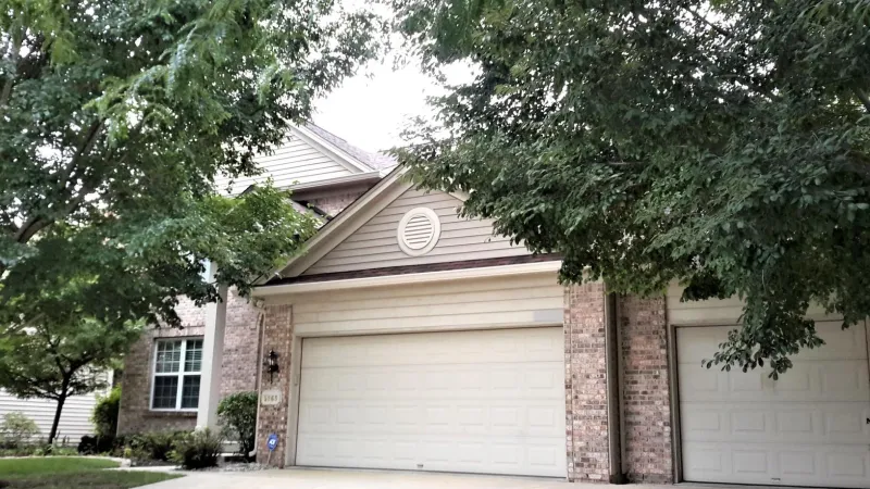 The Brownwood color of the Duration shingle is a perfect complement to this home's exterior.