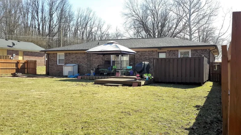 This shingle along with the shadow lines gives the roof beautiful dimensions.