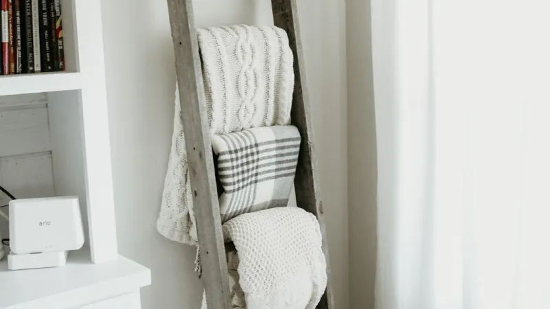 a blanket rack in a room