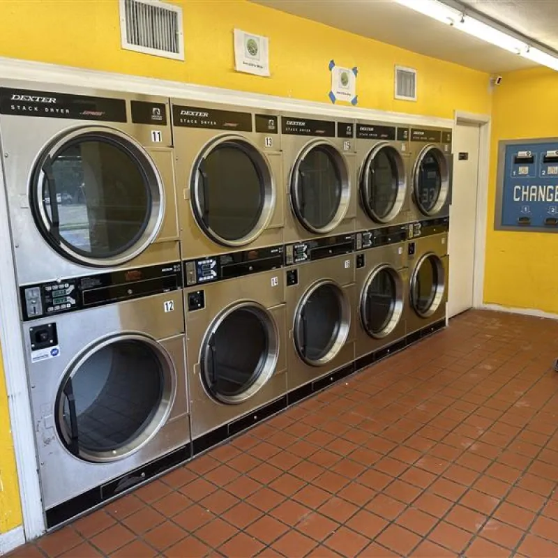 Tampa Laundromat | Aaxon