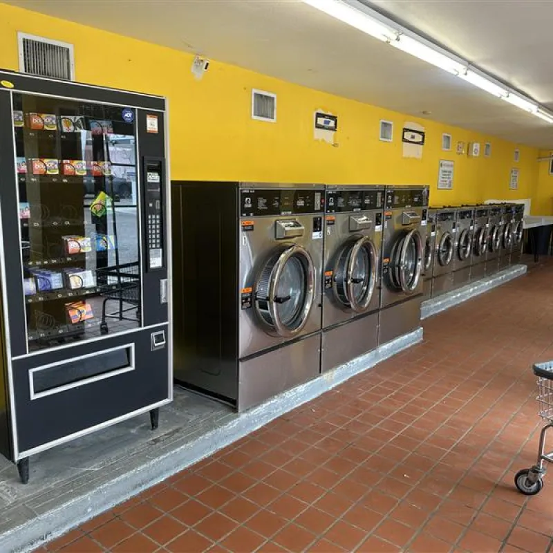 Tampa Laundromat | Aaxon