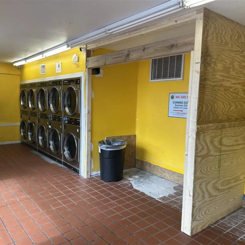 Tampa Laundromat | Aaxon