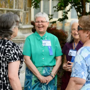 Alums chat outside at Berry College Alumni Weekend