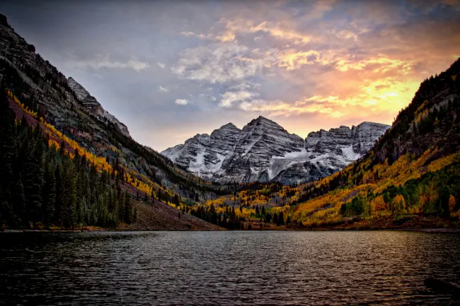 Maroon Bells with mountains in the background