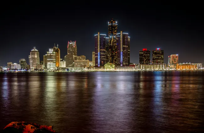 a city skyline at night