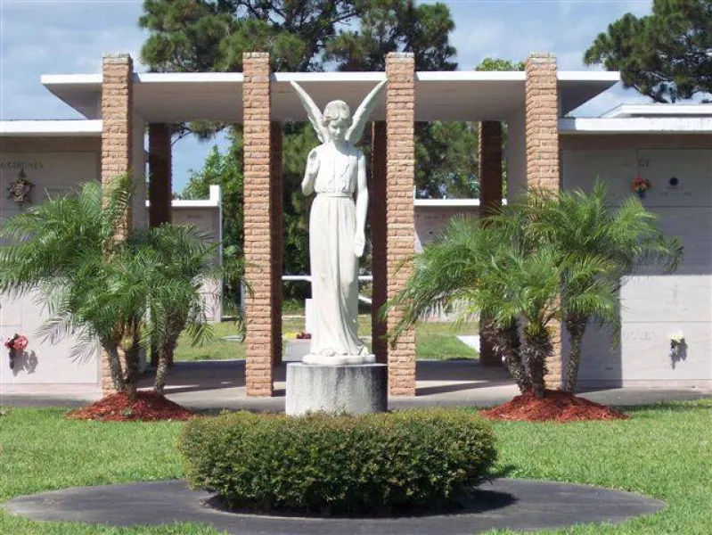 a garden in front of a building