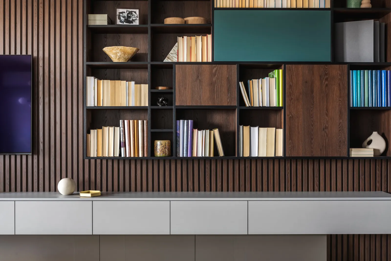 3 Ways to Organize Your Bookshelf