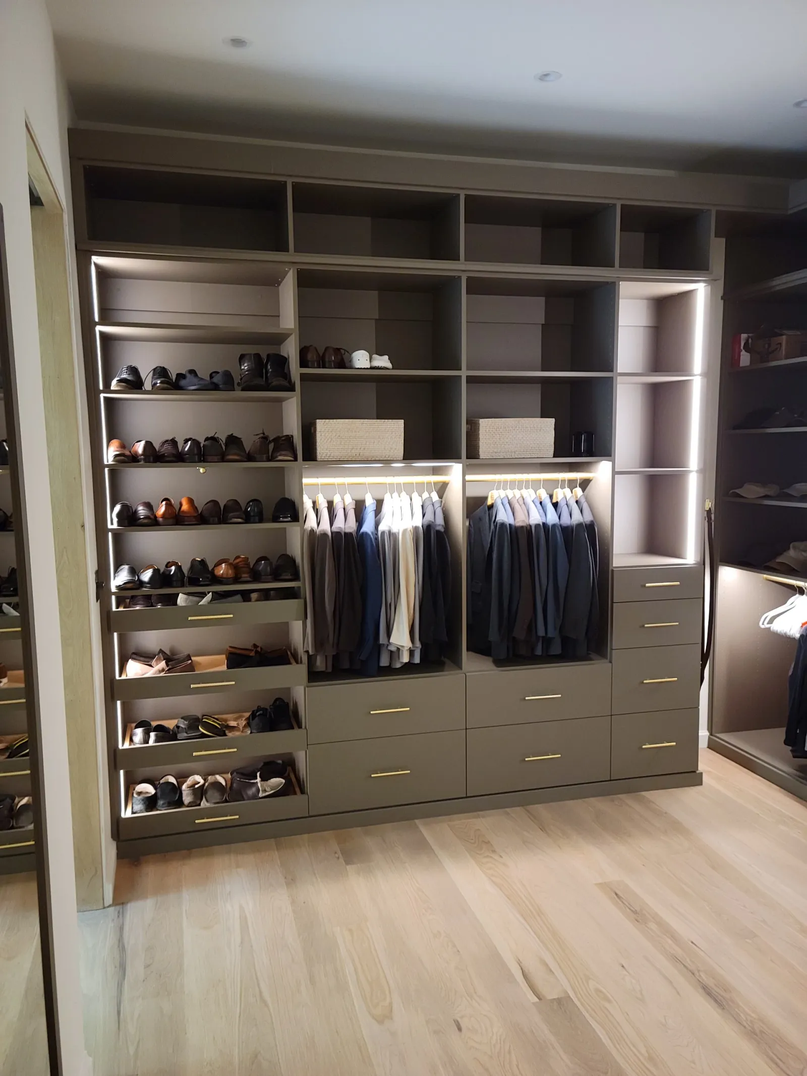 Custom Features Every Men's Walk-in Closet Needs 