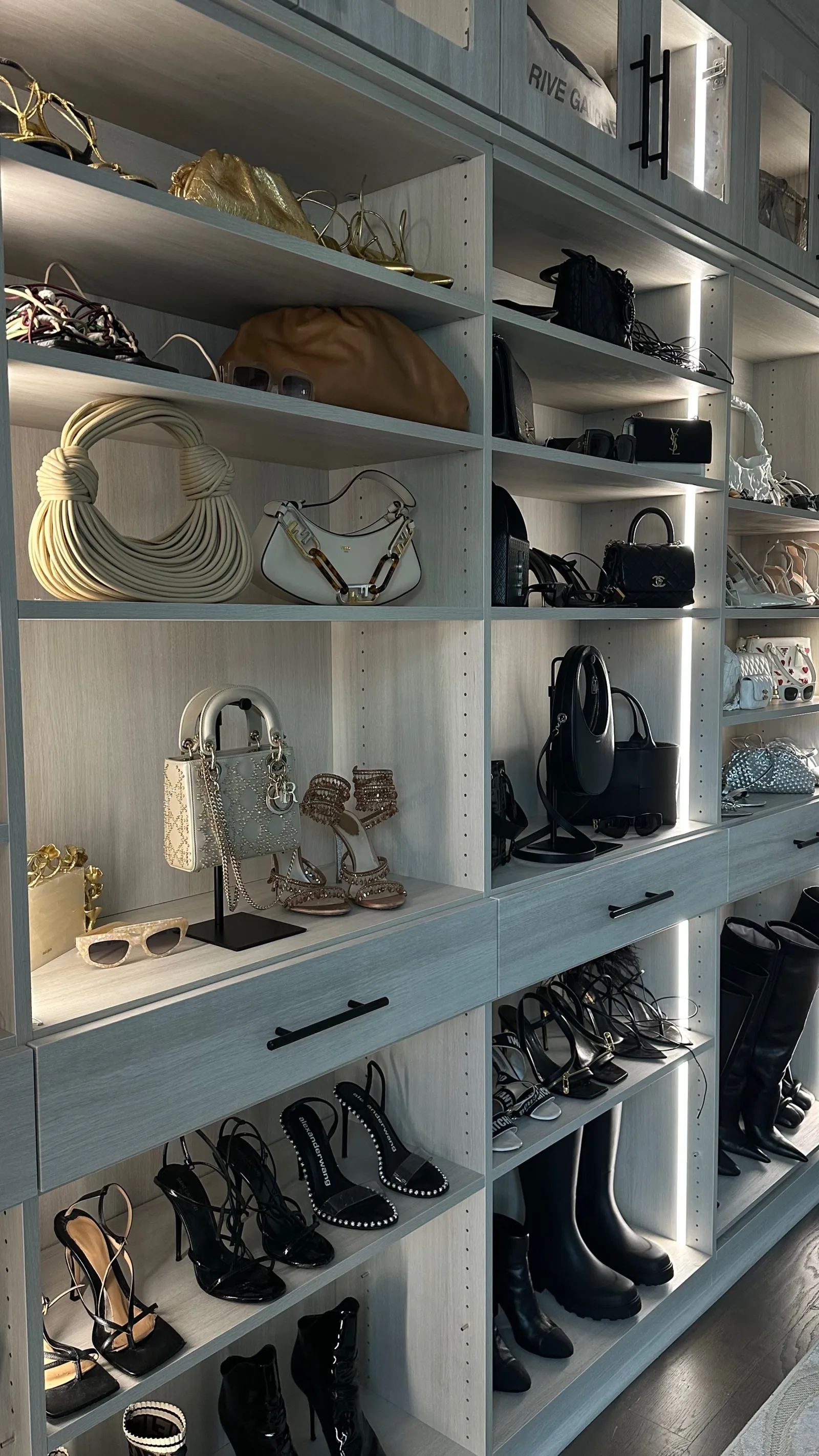 Closet Storage Solutions For Your Handbag 