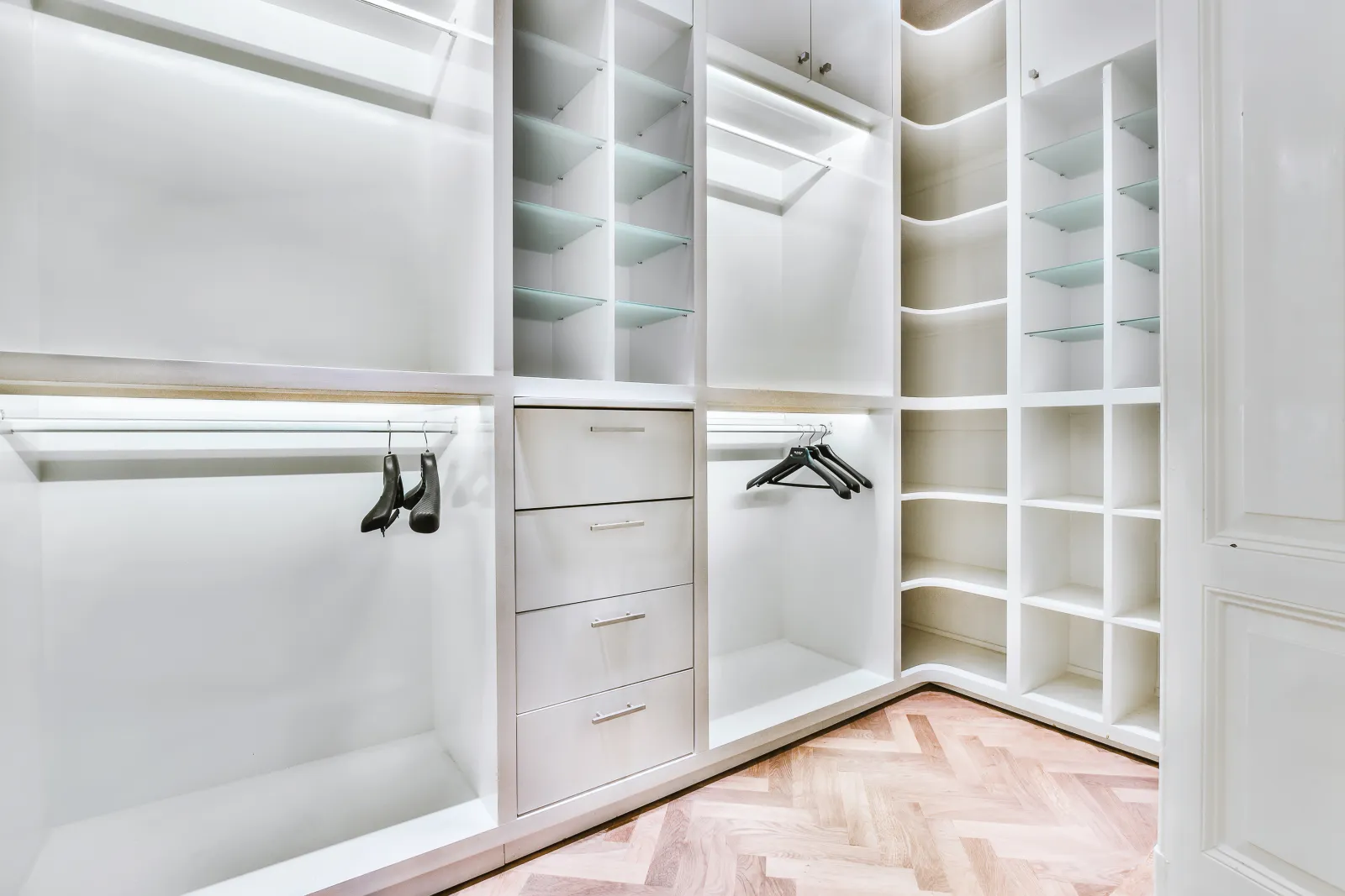 The Benefits of a Closet Storage Cabinet: Organize Your Space Efficiently