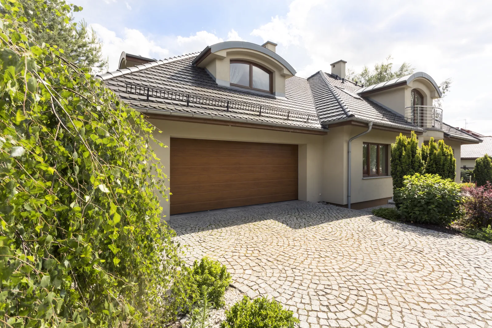 What to Do When Your Garage Door Won't Open: Emergency Tips