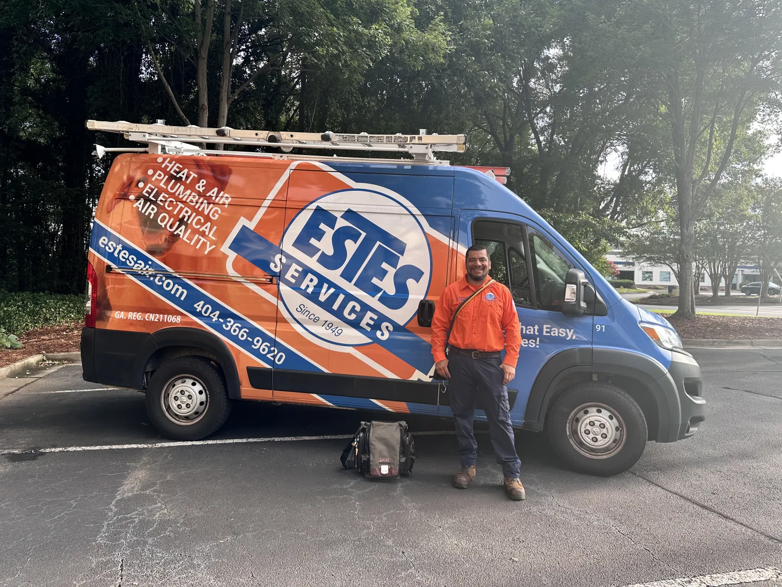 Estes Technician offering the Georgia HEAR Program to a customer