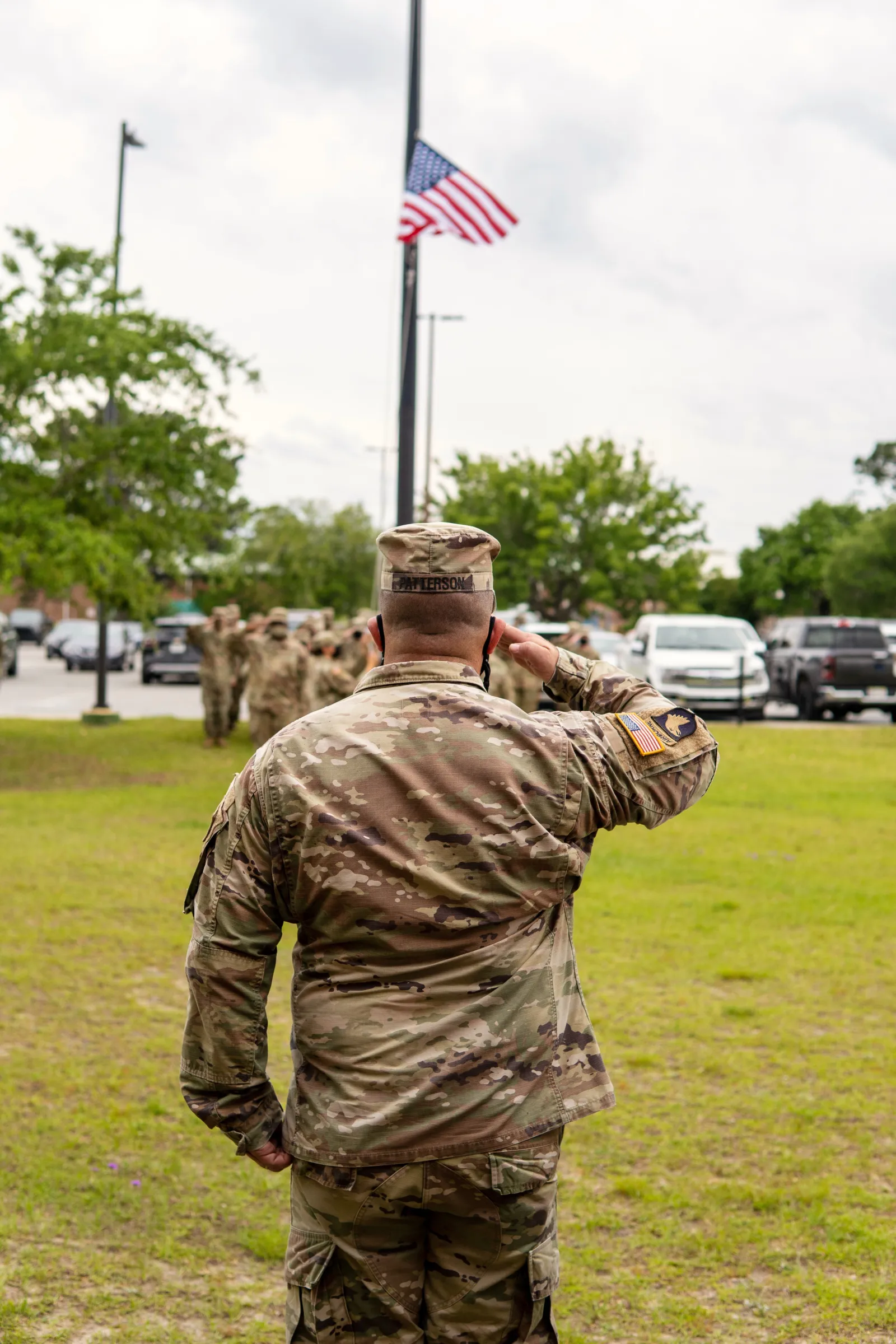 a texas soldier saluting a flag