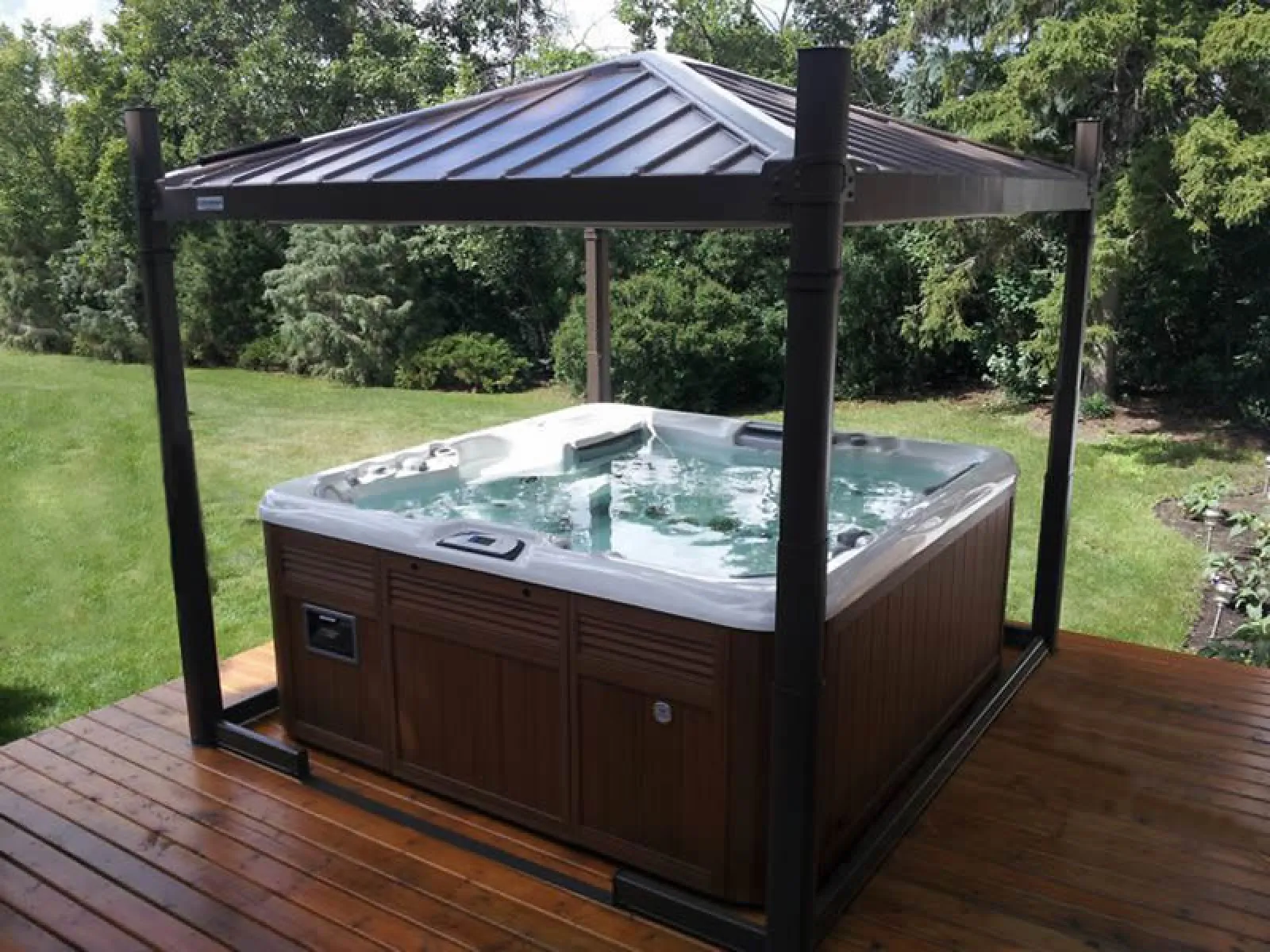 a large outdoor tub