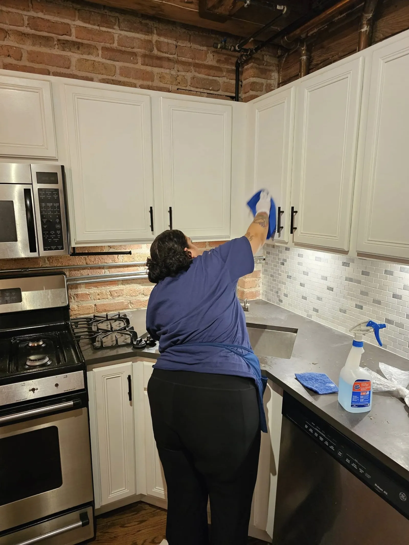 MaidPro Chicago Downtown house cleaning professional cleaning a kitchen 