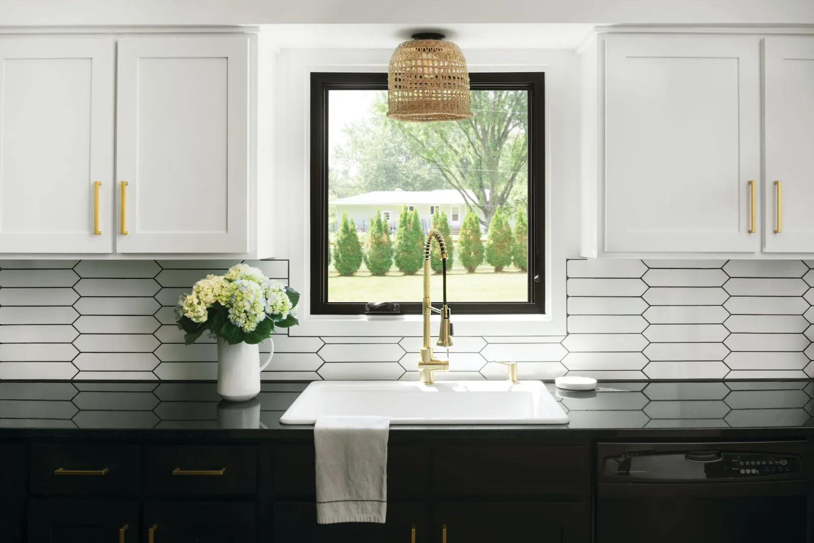 Easy-to-operate kitchen sink window with a view of Middle Tennessee greenery, featuring low-profile frames and energy-efficient glass.