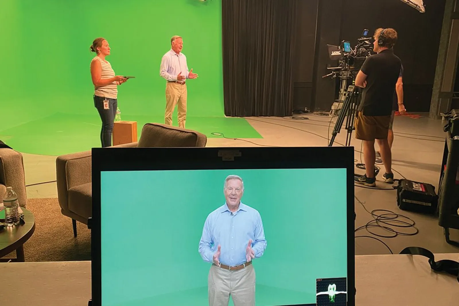 Glenn Burns visits the studio to endorse North Georgia Replacement Windows