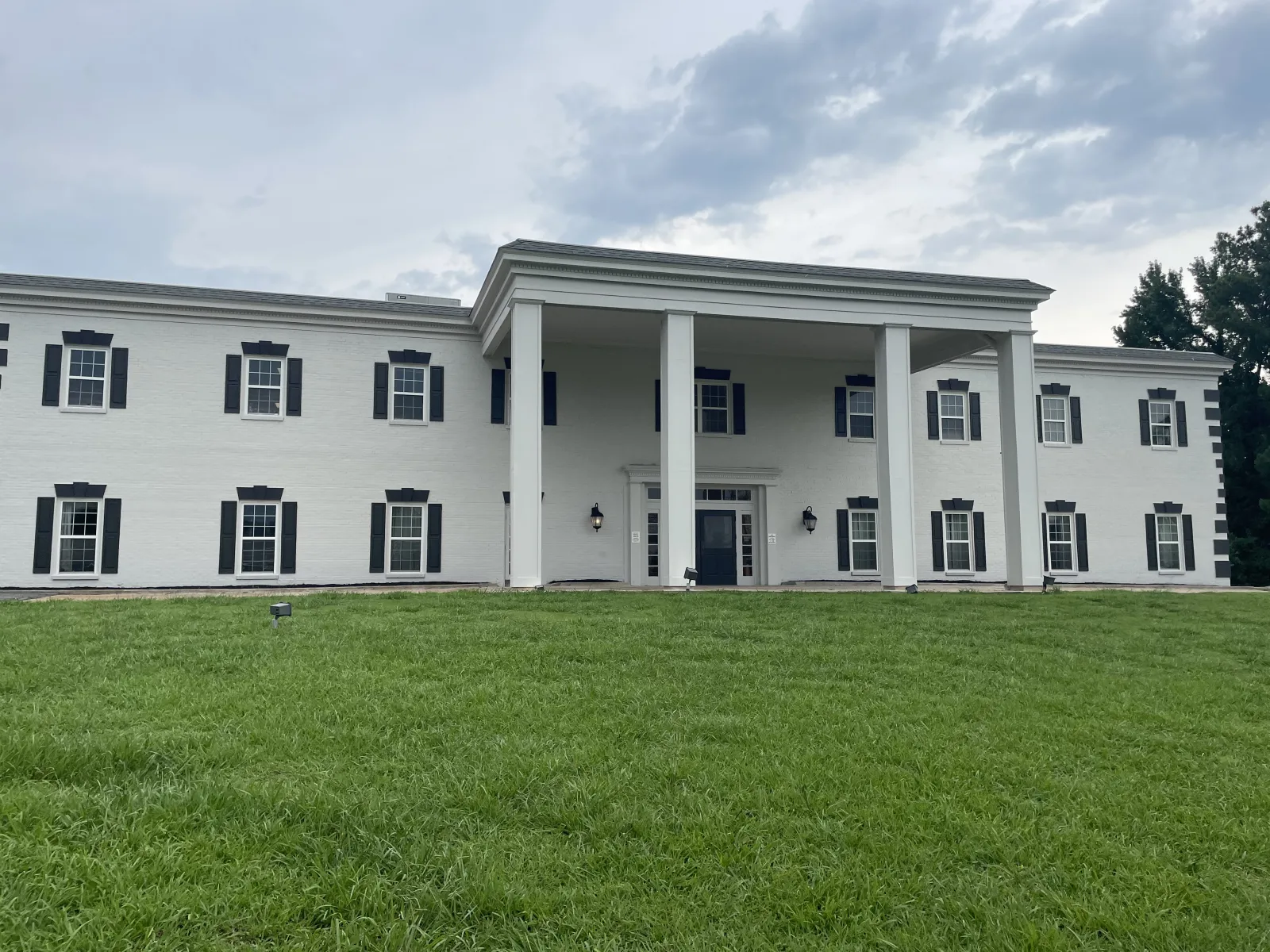 a white building with columns