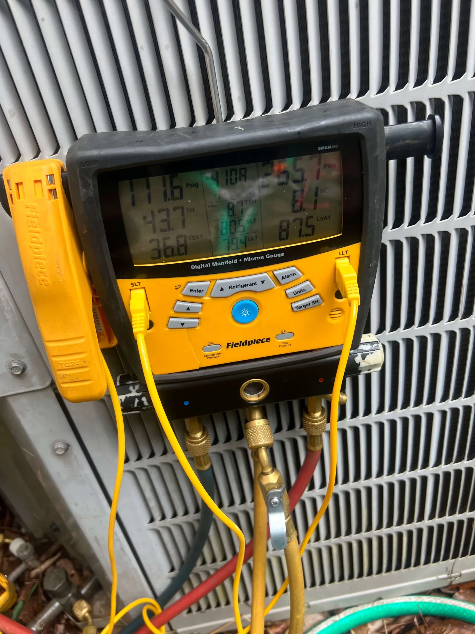 HVAC system measuring pressure and temperature