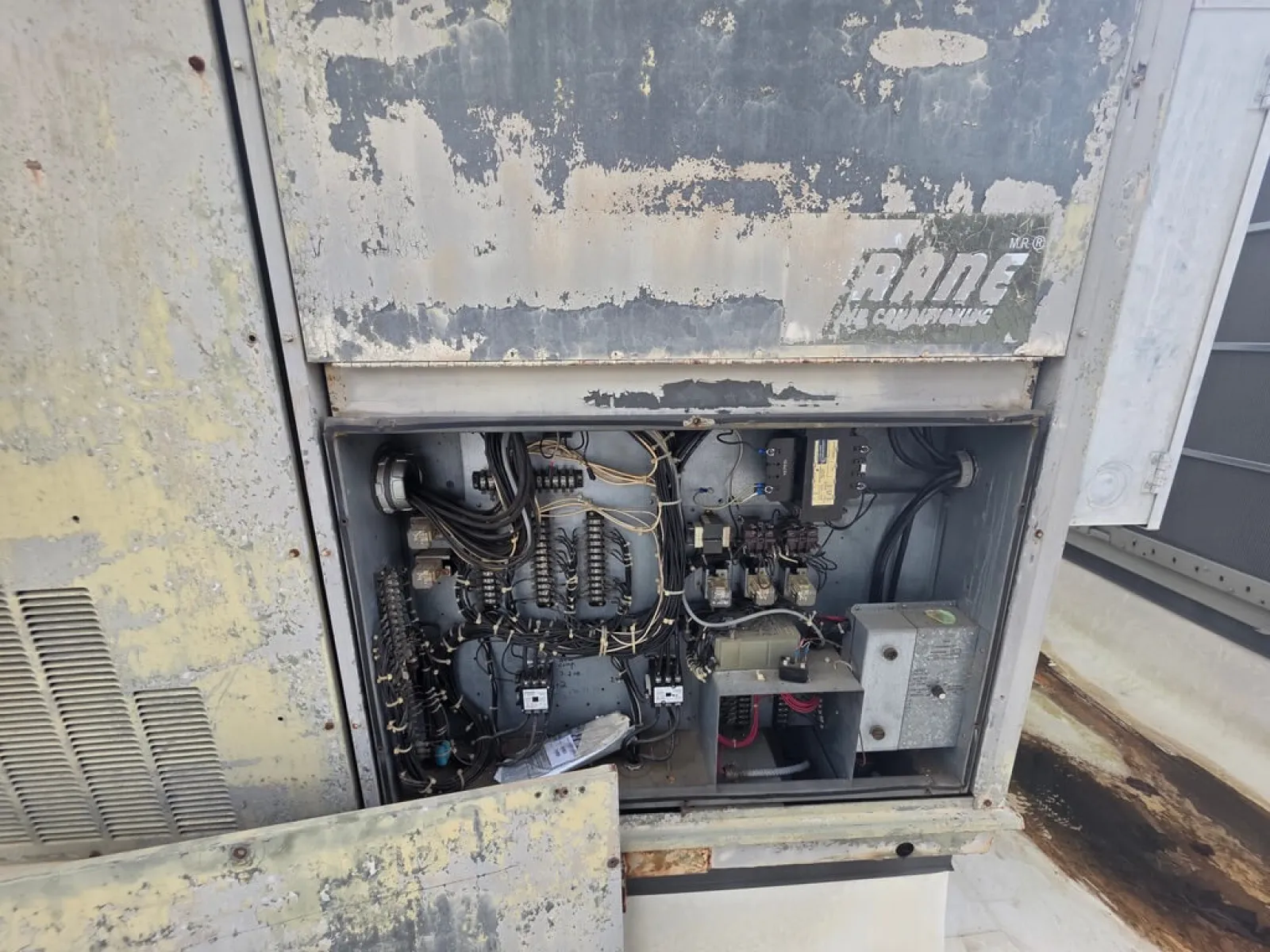 Commercial HVAC RTU Repaired in Brookhaven 30319 by The Air Company of GA