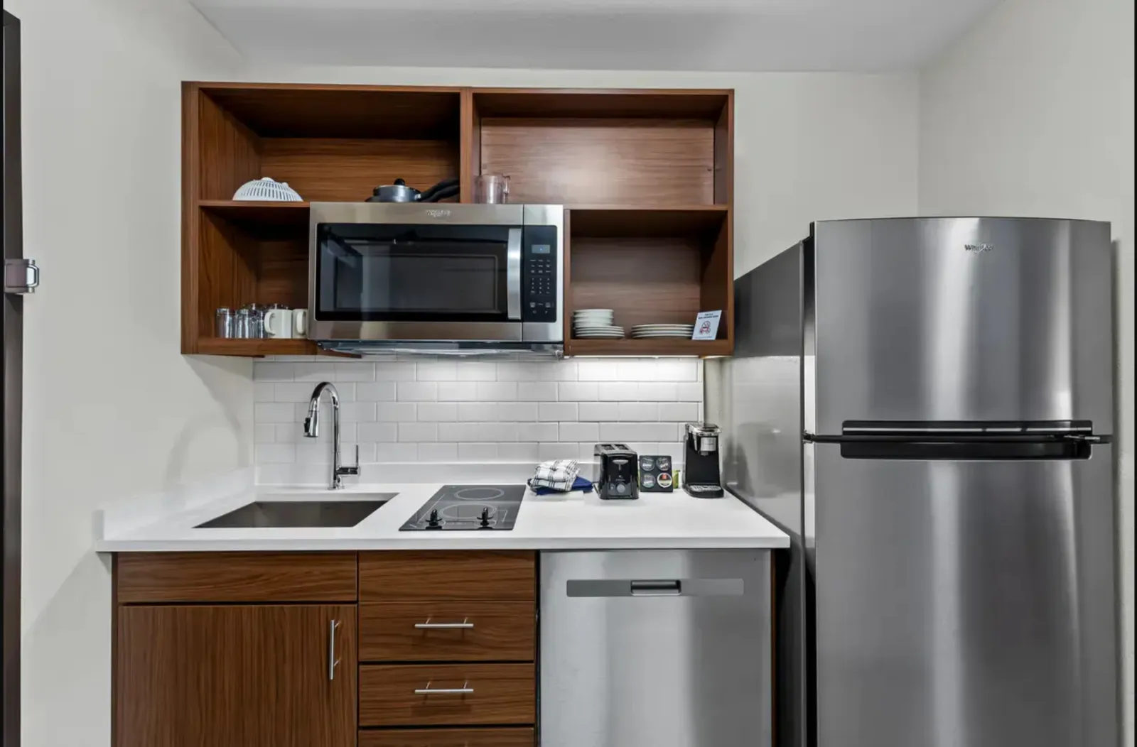 Everhome Suites by Choice Custom Kitchen Cabinets and Counters