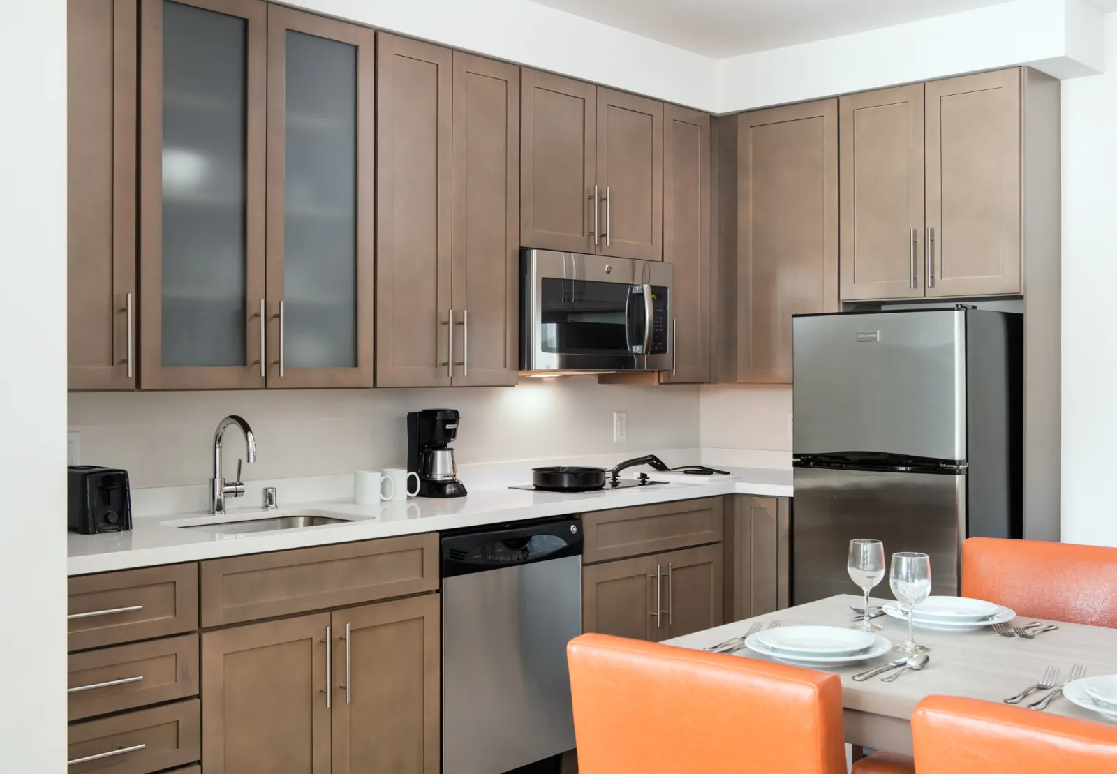 Residence Inn Kitchen Cabinetry and Quartz Countertops