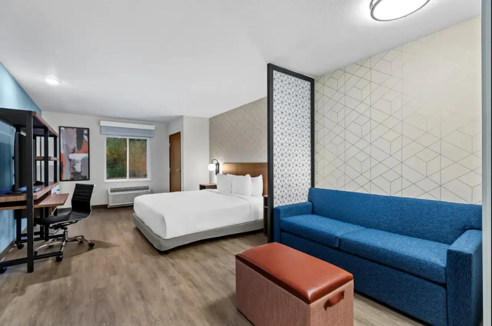 Everhome Suites by Choice Custom Guest Room Suite Acrylic Divider