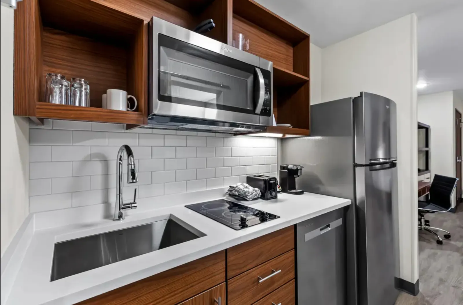 Everhome Suites by Choice Custom Kitchen Cabinetry and Quartz