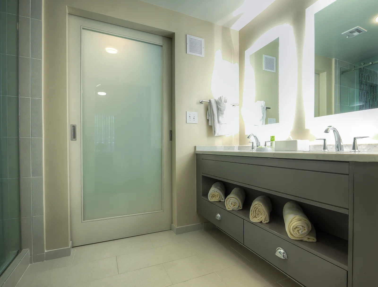 Marriott Vacation Club Custom Bath Vanity Millwork and Countertops