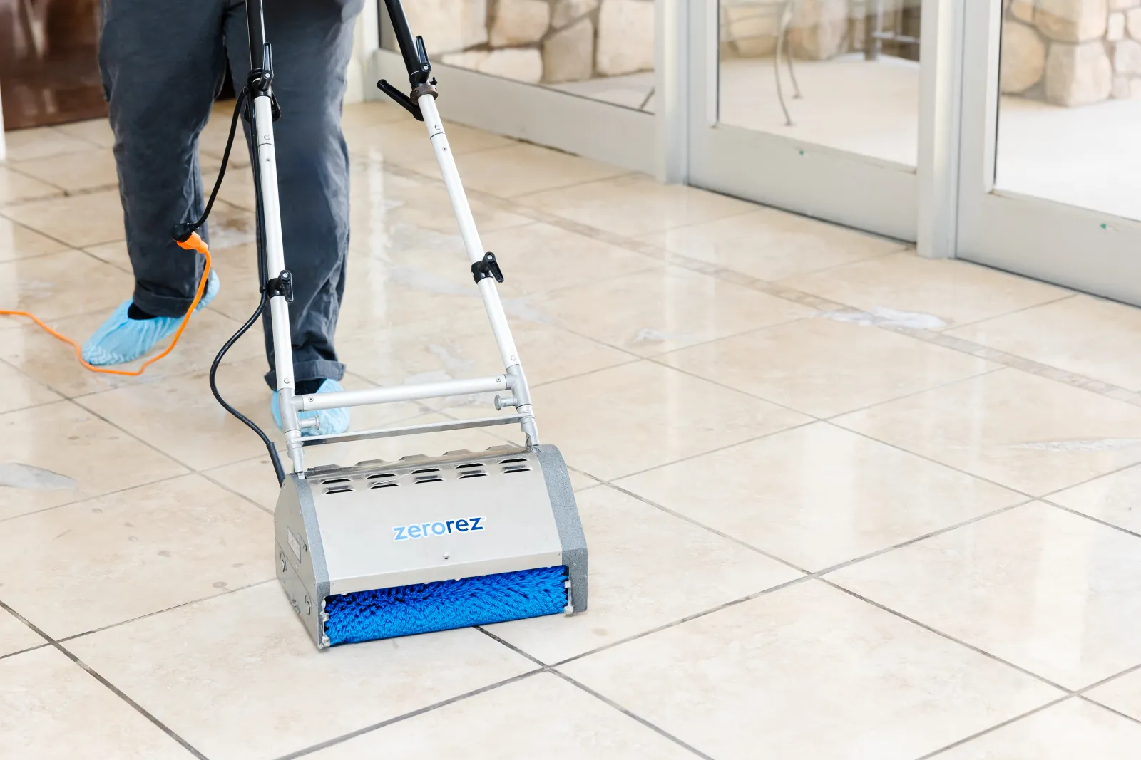 Closeup of the Zerorez Zr™ Lifter being used to clean porcelain floor tiles in a commercial setting in order to clean both tile and grout lines