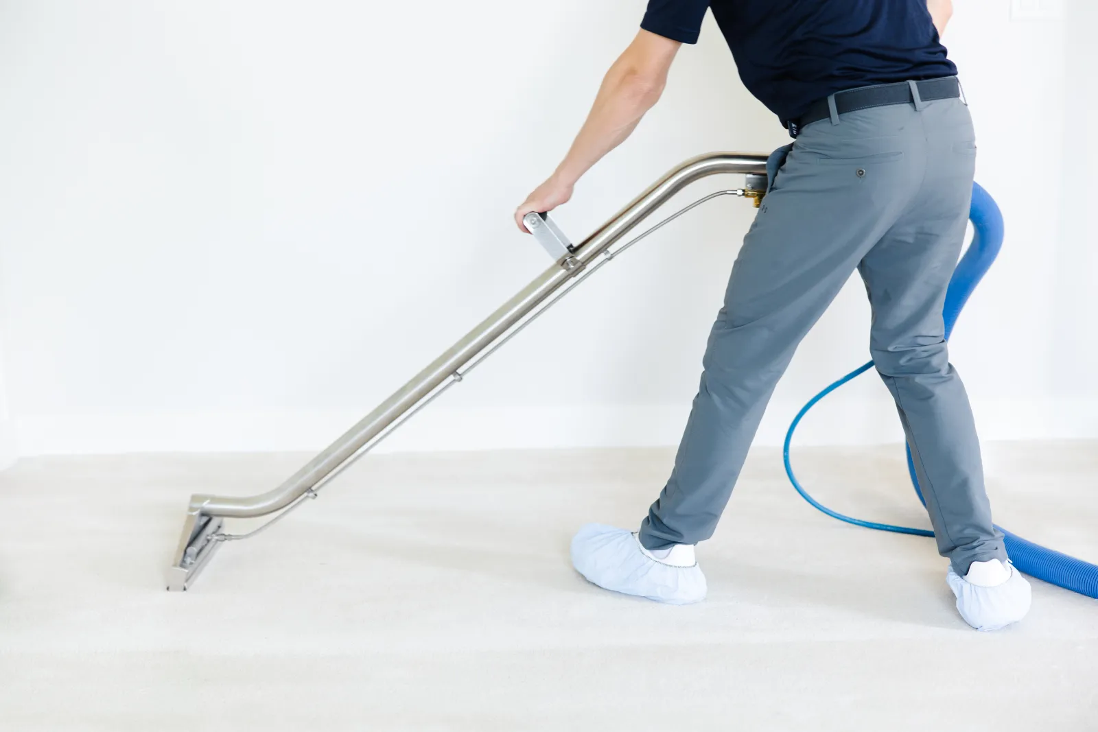 Zerorez® technician cleaning a white carpet in an empty room for a move out carpet cleaning