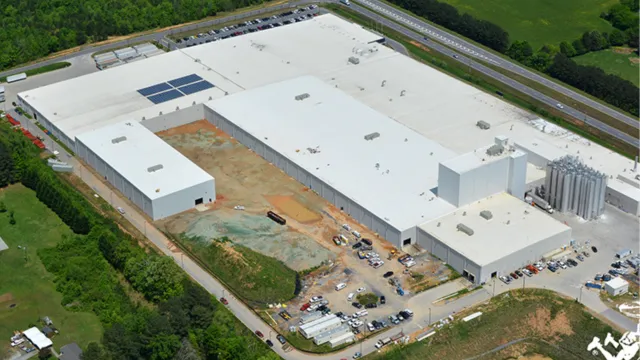 a large building with a parking lot