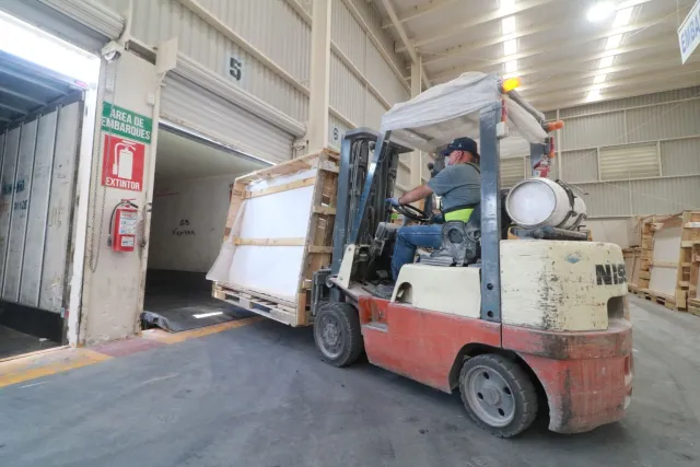 a truck is parked on the side of a building