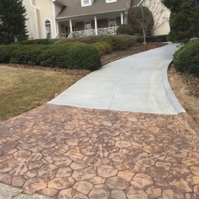 a driveway leading to a house