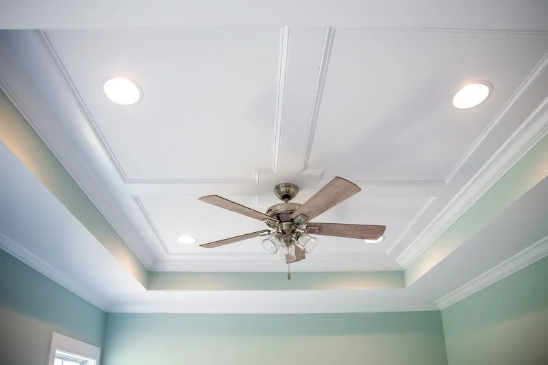 a ceiling fan with a light fixture