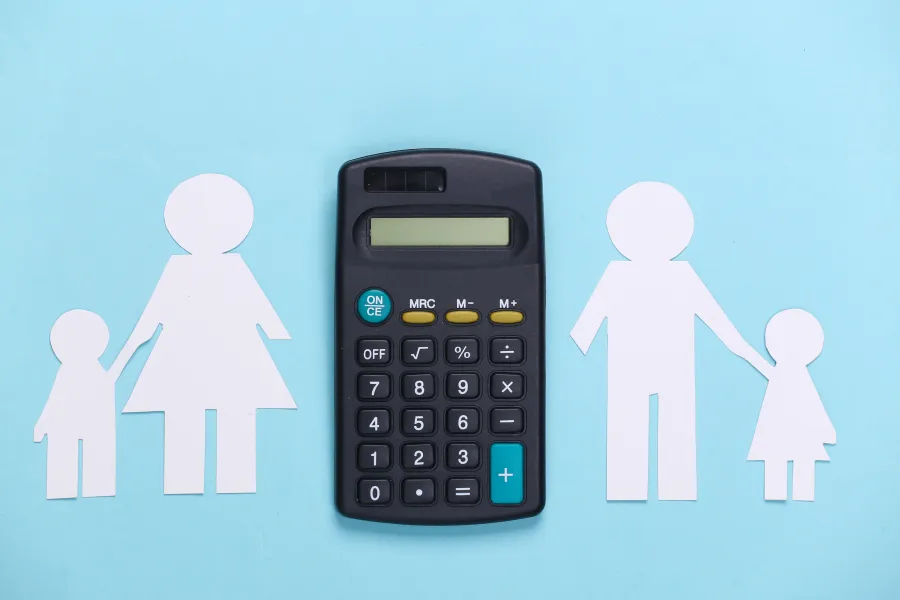 Calculator in between mom and son on left and father and daughter on right to represent calculating split custody